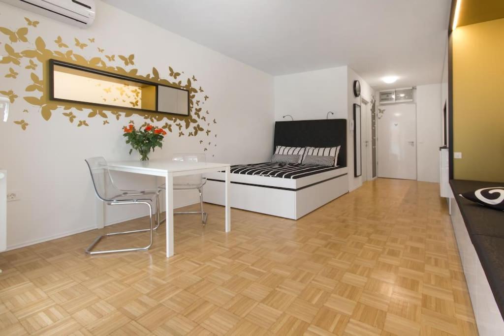 Gorgeous Central Flat With Garage Ljubljana Exteriör bild